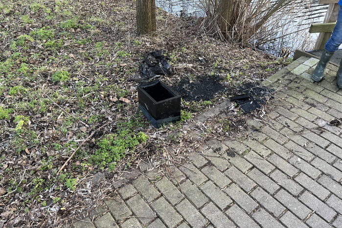 Kinderen vinden twee kluizen in sloot