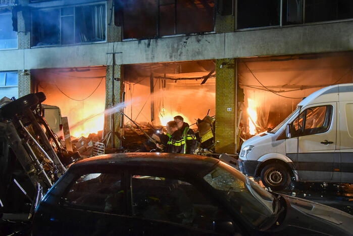 Grote brand uitgebroken na explosie bij appartementencomplex