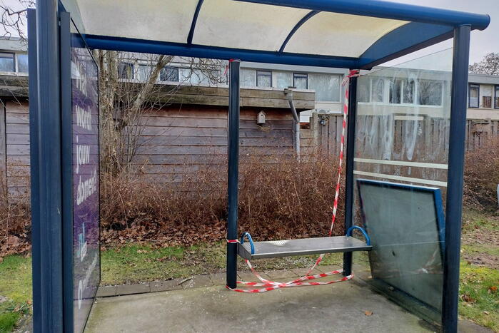 Wederom bushokje vernield in Emmerhout