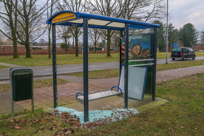 Wederom bushokje vernield in Emmerhout