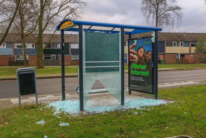 Wederom bushokje vernield in Emmerhout