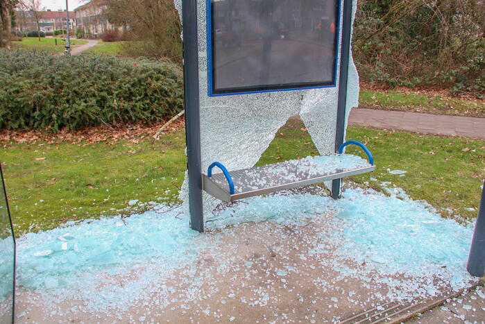 Wederom bushokje vernield in Emmerhout