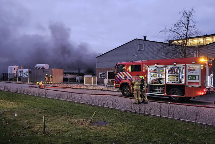 Ontruiming door hevige brand in elektrakast