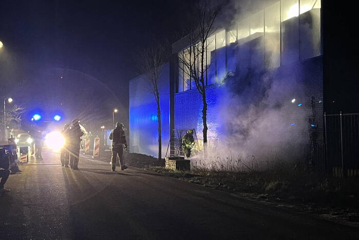 Buitenbrand tegen pand snel geblust