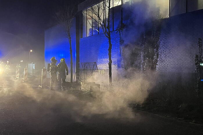 Buitenbrand tegen pand snel geblust