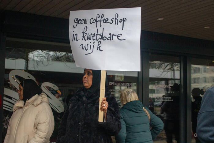 Demonstratie tegen komst coffeeshop