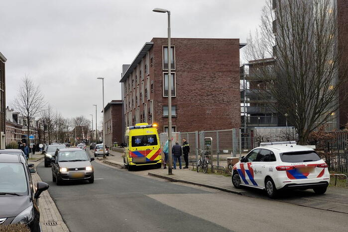 Fietser gewond bij botsing met personenauto tijdens inhaalactie