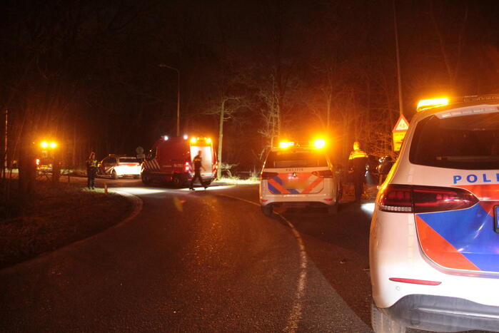 Auto vliegt uit de bocht