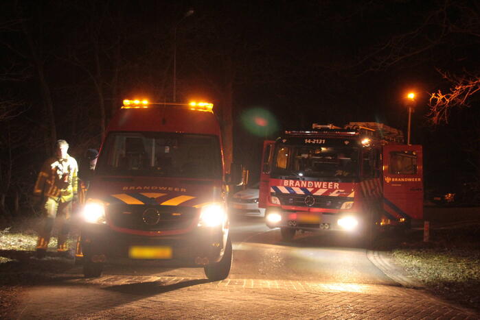 Auto vliegt uit de bocht