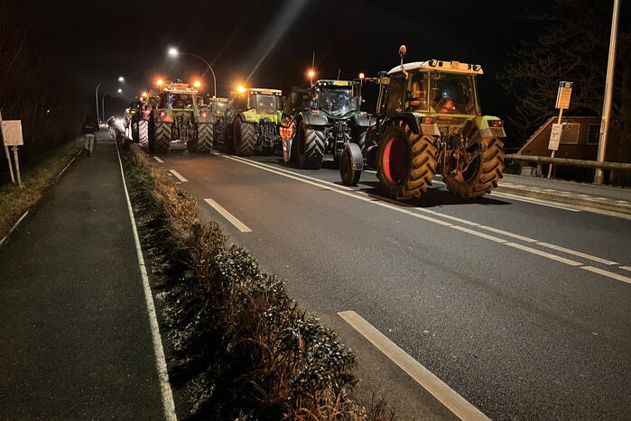 Boeren tegengehouden bij oprit snelweg tijdens protest
