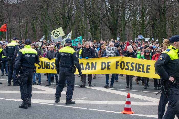 Massale politie-inzet bij demonstratie Extinction Rebellion