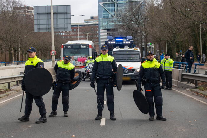 Massale politie-inzet bij demonstratie Extinction Rebellion