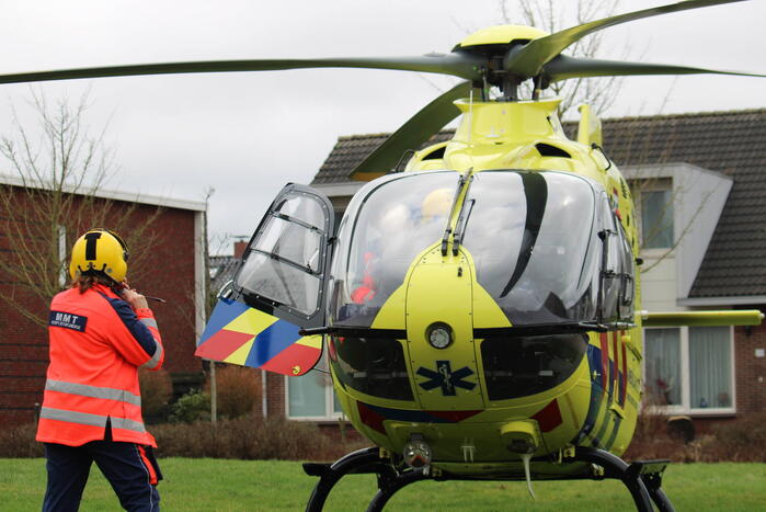 Zwaargewonde bij steekpartij in tuin