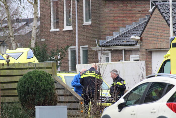 Zwaargewonde bij steekpartij in tuin