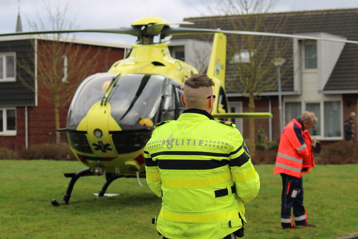 Zwaargewonde bij steekpartij in tuin