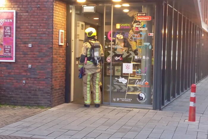 Brandweer onderzoekt cultureel centrum op brand