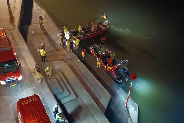 Zoektocht naar te water geraakt persoon