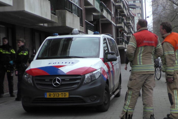 Aanhouding na aantreffen mogelijk drugslab in flat