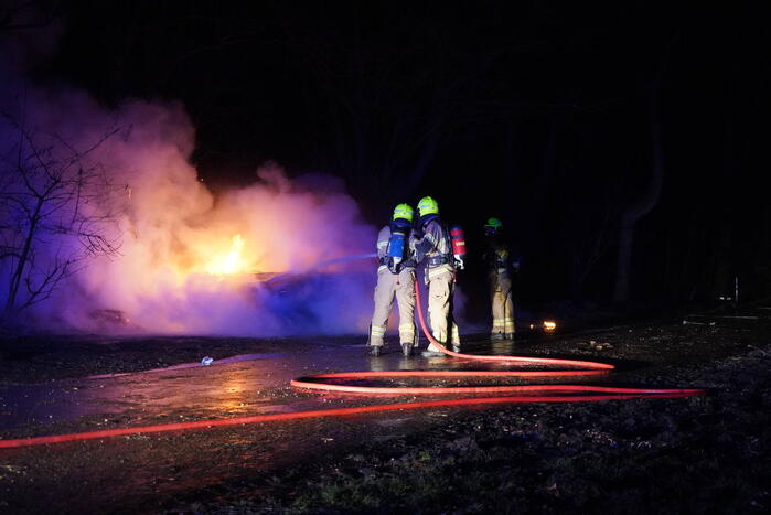 Auto volledig verwoest door brand