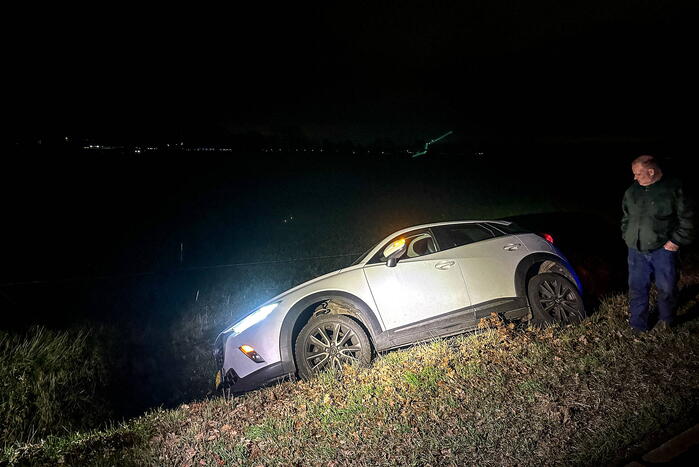 Automobilist belandt in greppel