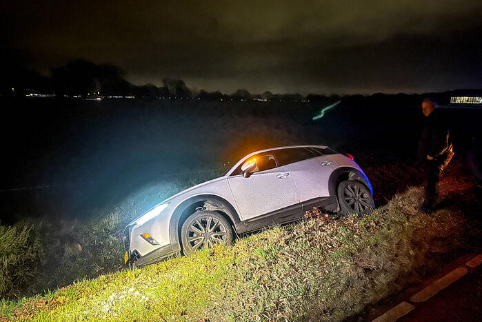 Automobilist belandt in greppel