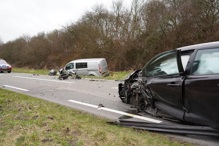 Drie gewonden bij frontale botsing