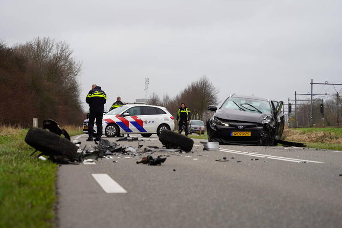 Drie gewonden bij frontale botsing