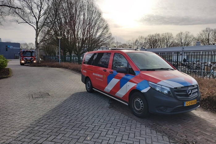 Meerdere leerlingen na drie uur uit lift bevrijdt