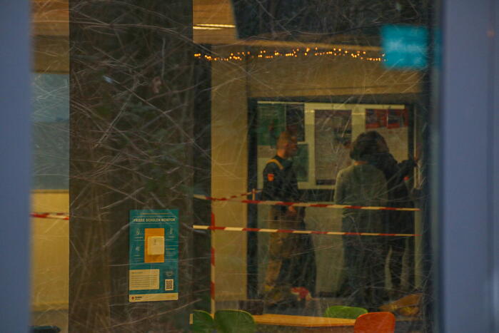 Meerdere leerlingen na drie uur uit lift bevrijdt