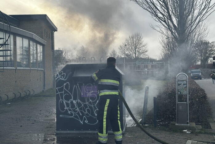 Textielcontainer vat vlam