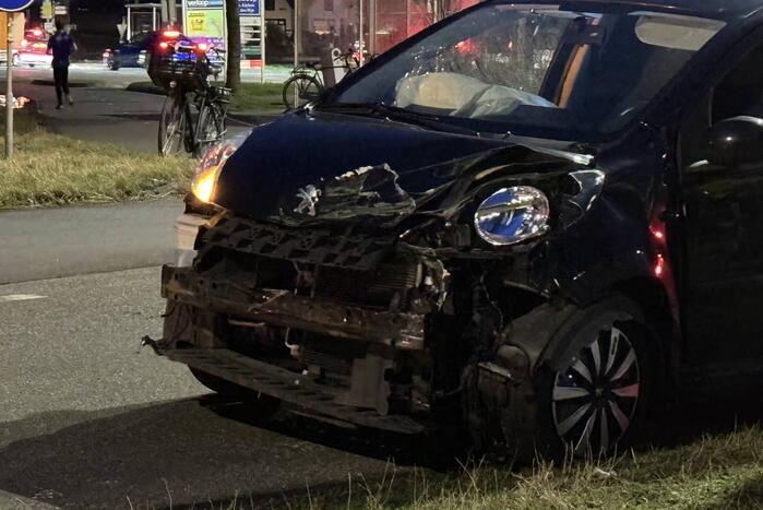 Schade bij ongeval tussen auto en kleine vrachtwagen