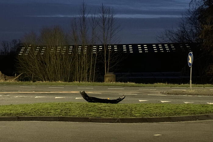 Schade bij ongeval tussen auto en kleine vrachtwagen