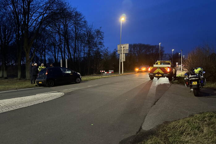 Schade bij ongeval tussen auto en kleine vrachtwagen