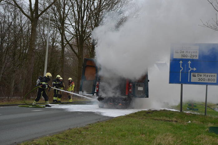 Bestelbus verwoest door brand
