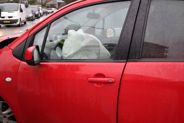 Schade na aanrijding op kruising