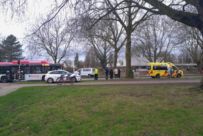 Fietser overleden bij aanrijding met lijnbus