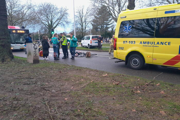 Fietser overleden bij aanrijding met lijnbus