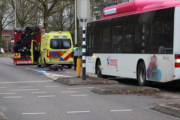 Fietser overleden bij aanrijding met lijnbus
