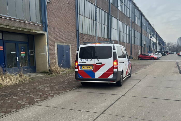 Brandweer schaalt op bij brand in slooppand