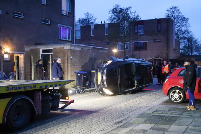 Beschonken bestuurder slaat op de vlucht na crash in wijk