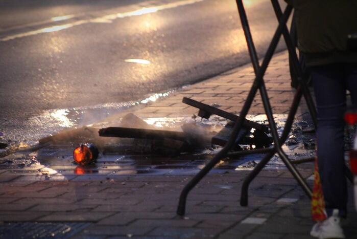 Vreugdevuur van carnavalsvieders opnieuw aangestoken na brandweerinzet