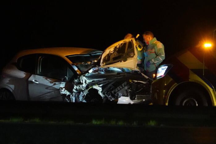 Auto belandt op zijkant na ongeval