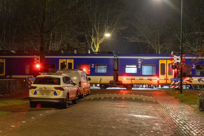 Trein botst op carnavalswagen: machinist gewond