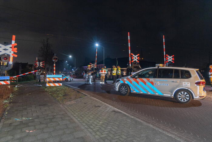 Trein botst op carnavalswagen: machinist gewond