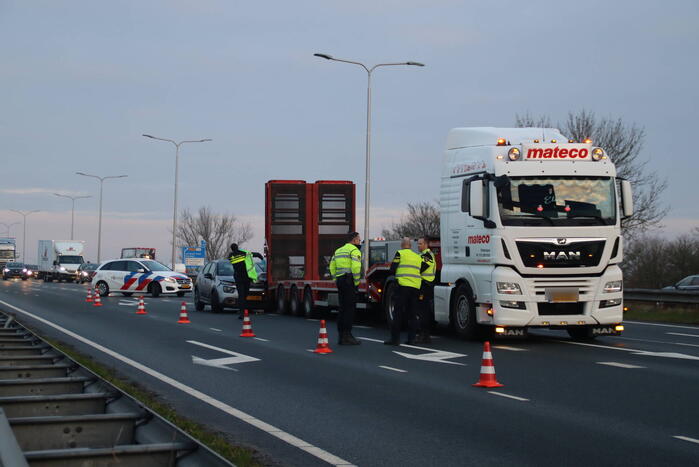 Automobilist ziet file over het hoofd en botst op vrachtwagen