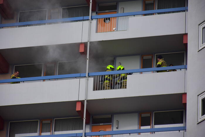 Brandweer oefent flatbrand in hoogbouw
