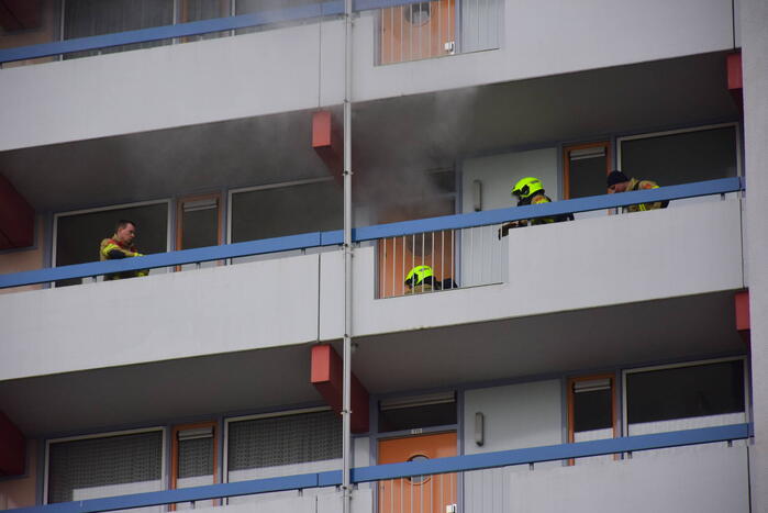 Brandweer oefent flatbrand in hoogbouw