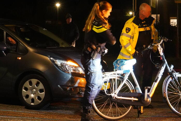 Meisje op fiets aangereden door auto