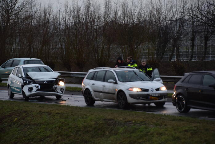 Flinke schade bij ongeval tussen drie auto's