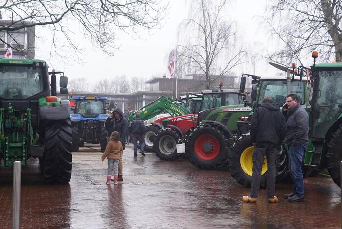 Boerenprotest bij provinciehuis